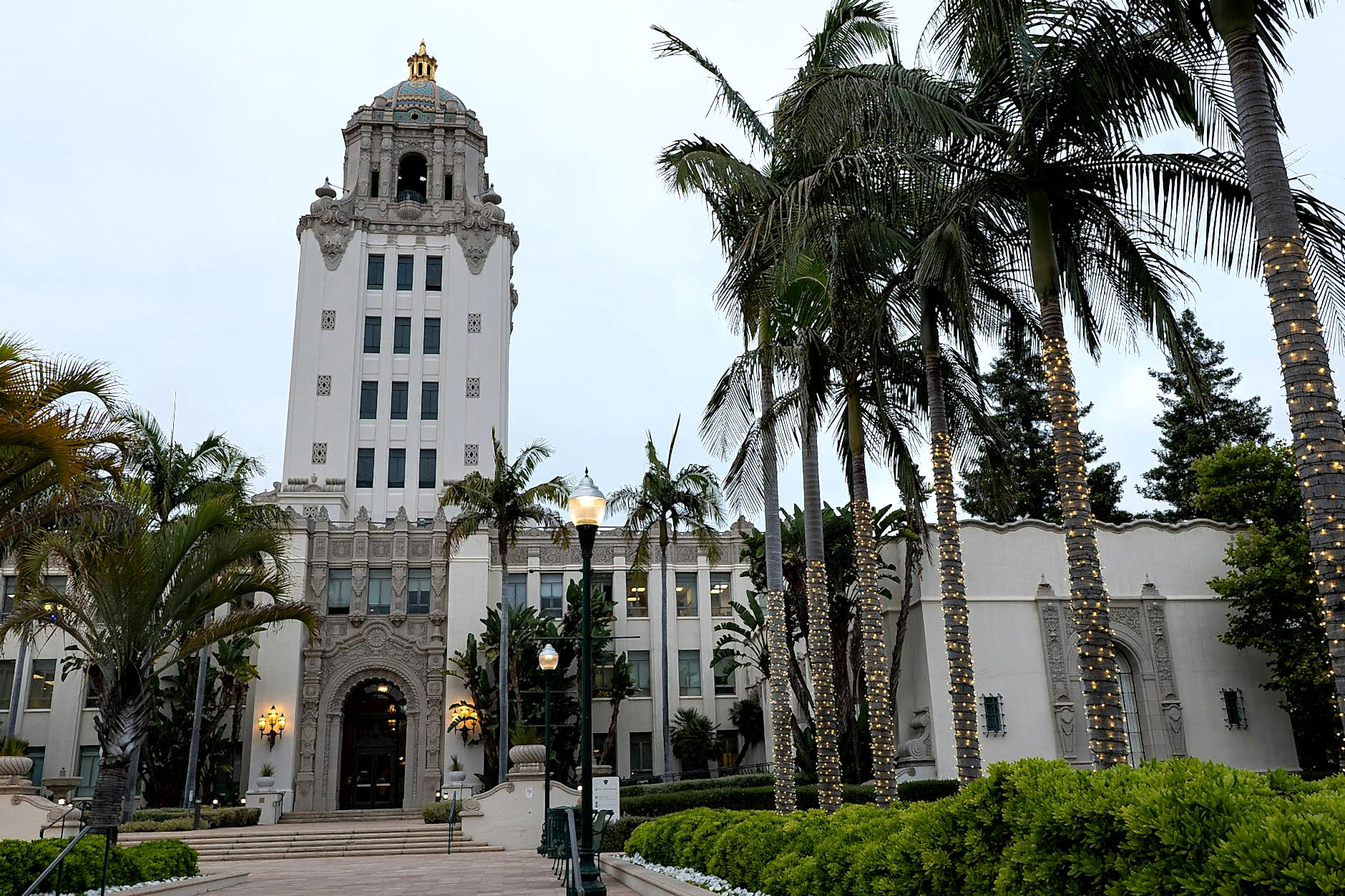 Hyer Elementary Students Lead Pledges as HPISD Welcomes Therapy Dogs